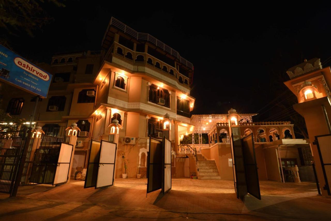 Empire Palace Hotel Udaipur Exterior foto