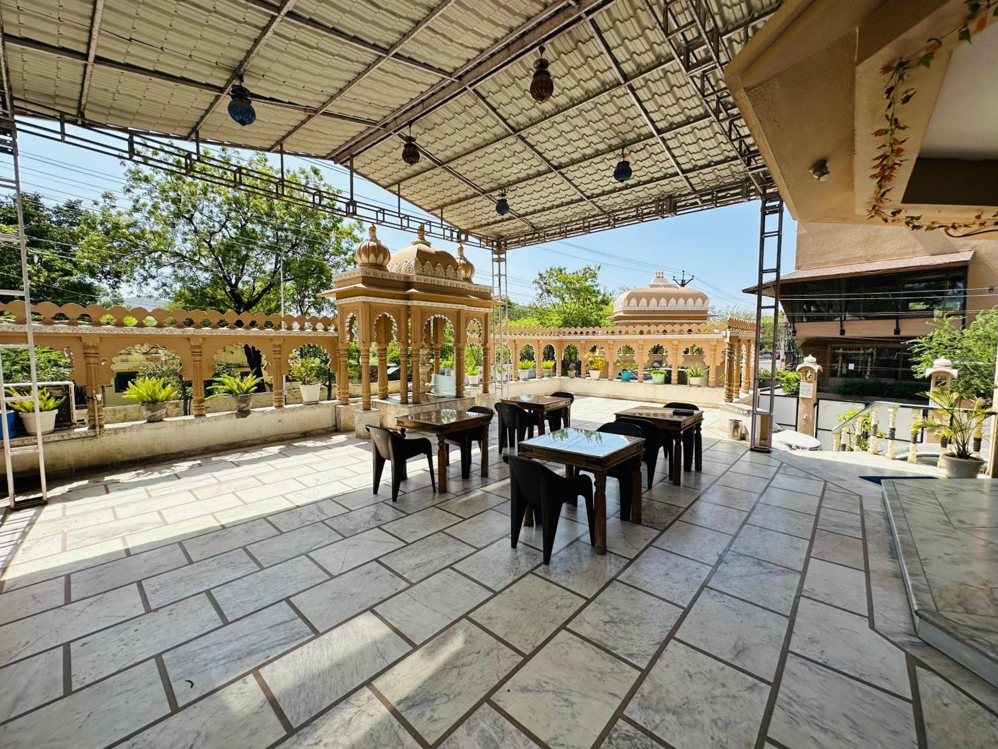 Empire Palace Hotel Udaipur Exterior foto