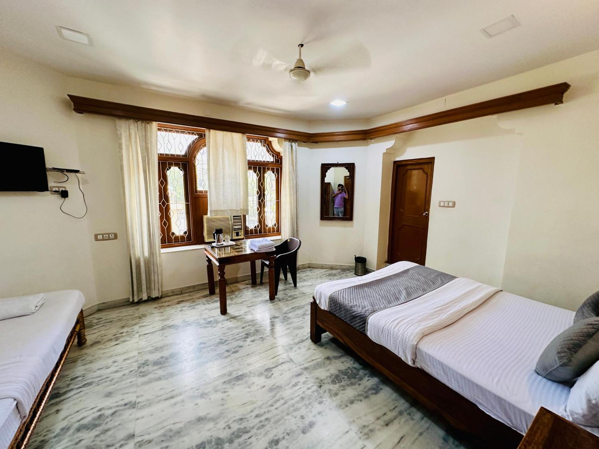 Empire Palace Hotel Udaipur Exterior foto
